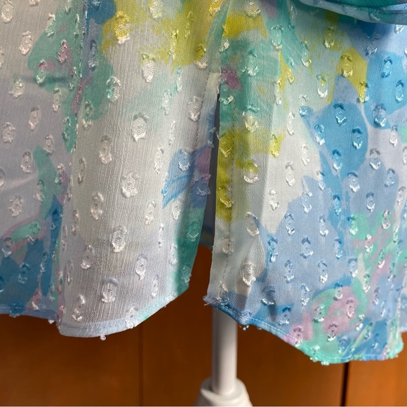 Isaac Mizrahi Women’s Blue Abstract Floral Textured Bell Sleeve Blouse Size 16 - Picture 6 of 13